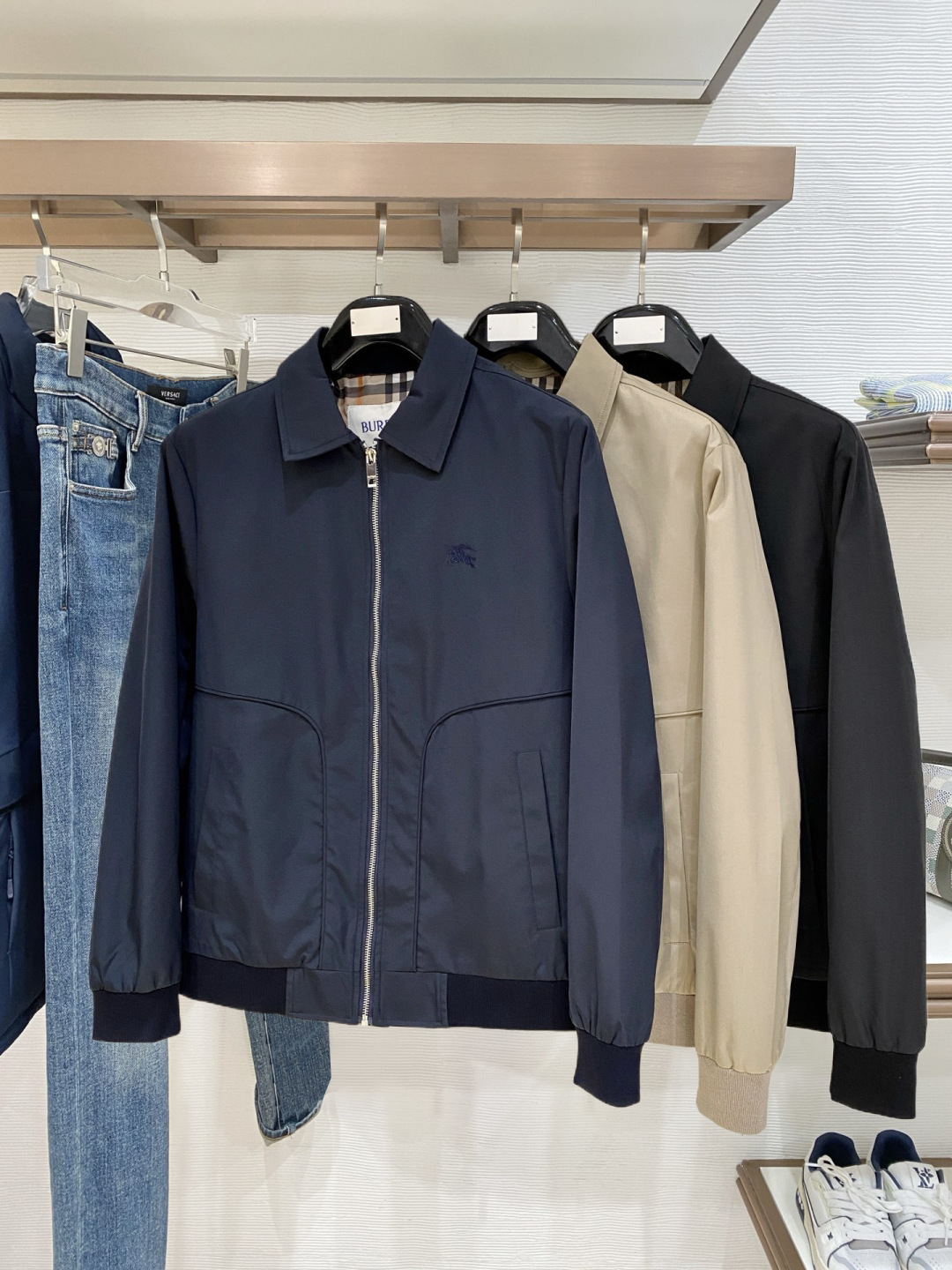 🌾 巴宝莉 2025 早秋新款爆款专柜新款休闲时尚夹克 超前卫设计风格 细腻舒适 穿着非常轻便不易起皱。