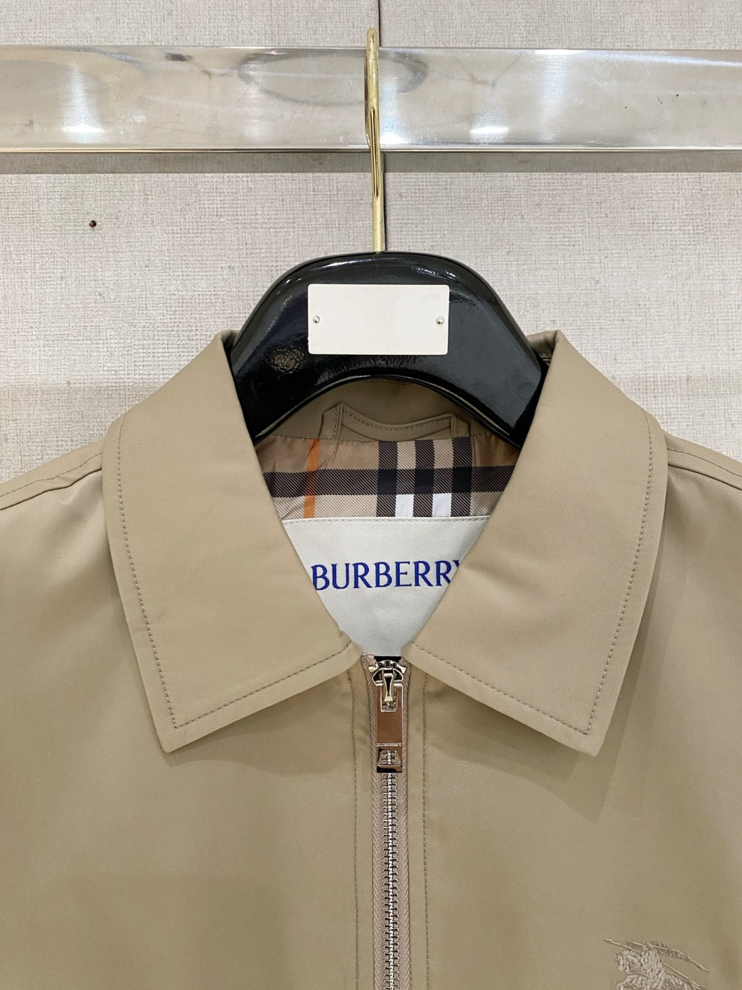 🌾 巴宝莉 2025 早秋新款爆款专柜新款休闲时尚夹克 超前卫设计风格 细腻舒适 穿着非常轻便不易起皱。