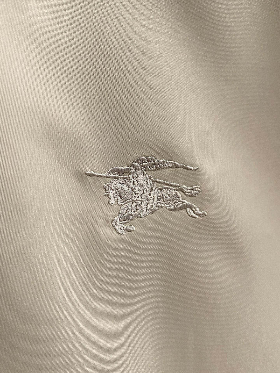 🌾 巴宝莉 2025 早秋新款爆款专柜新款休闲时尚夹克 超前卫设计风格 细腻舒适 穿着非常轻便不易起皱。