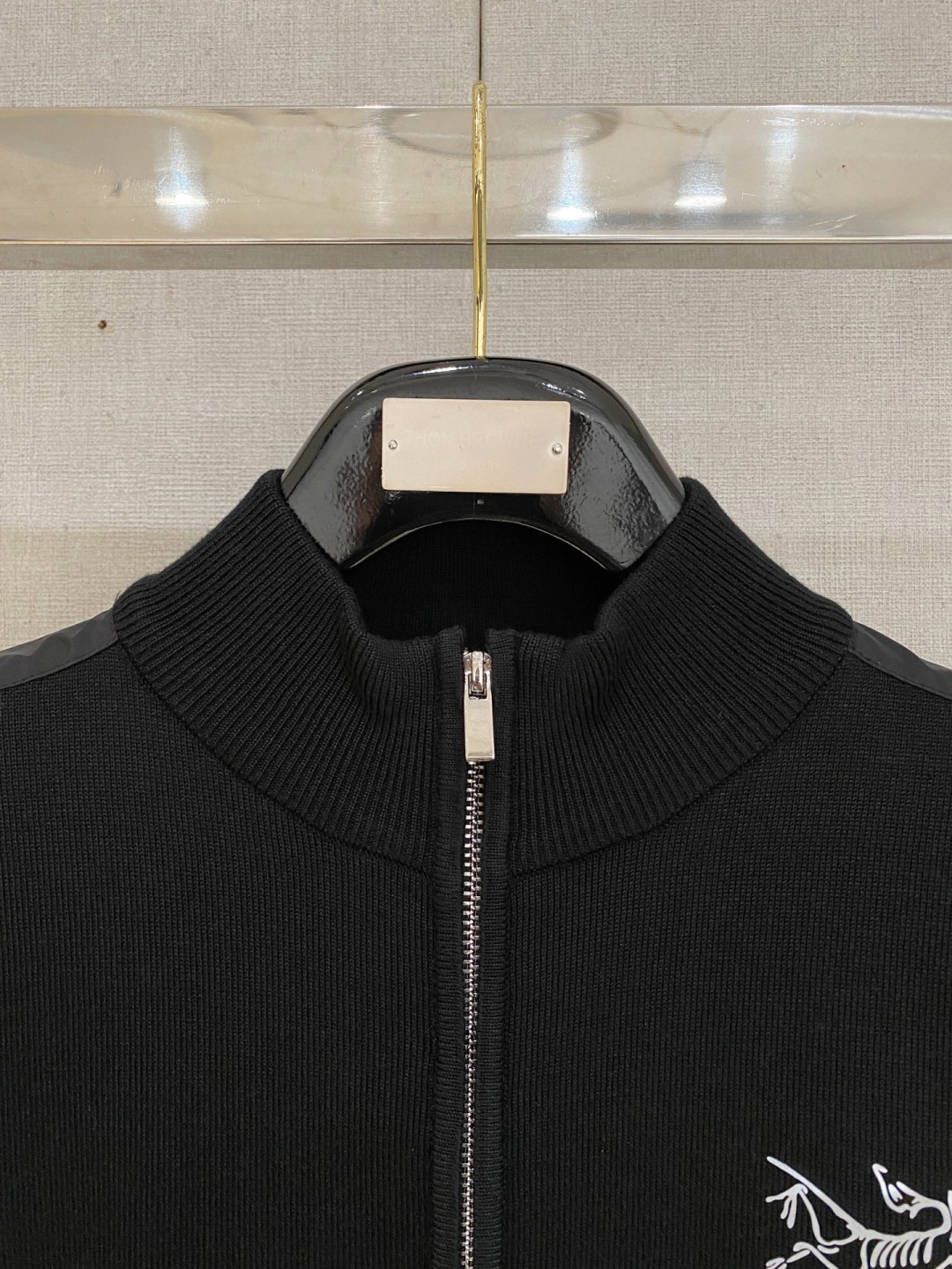 🌾 🌾 始祖鸟 2025新品羊毛衣外套 具有手感细腻柔软，可直接与肌肤接触，让暖心的纱线变化出细腻的质感