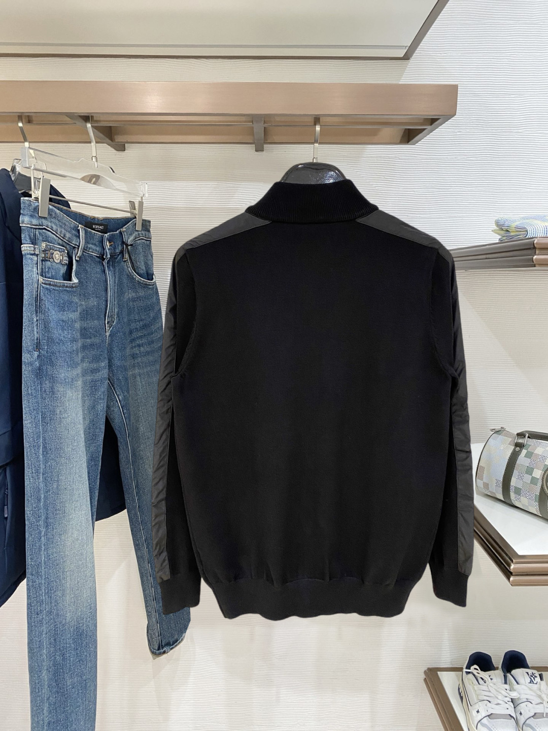 🌾 🌾 始祖鸟 2025新品羊毛衣外套 具有手感细腻柔软，可直接与肌肤接触，让暖心的纱线变化出细腻的质感