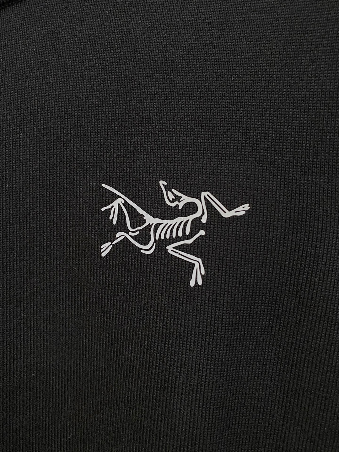 🌾 🌾 始祖鸟 2025新品羊毛衣外套 具有手感细腻柔软，可直接与肌肤接触，让暖心的纱线变化出细腻的质感