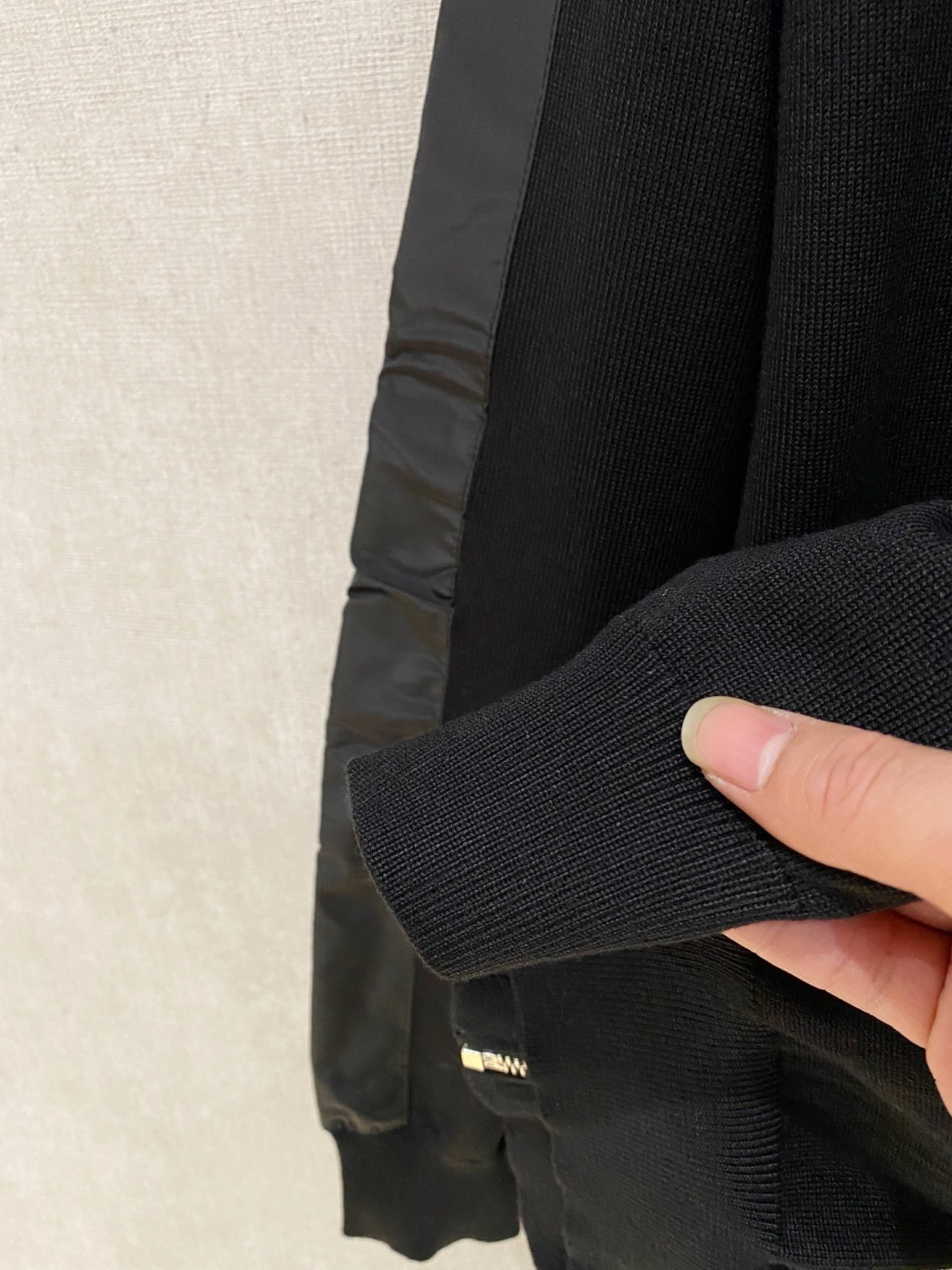 🌾 🌾 始祖鸟 2025新品羊毛衣外套 具有手感细腻柔软，可直接与肌肤接触，让暖心的纱线变化出细腻的质感