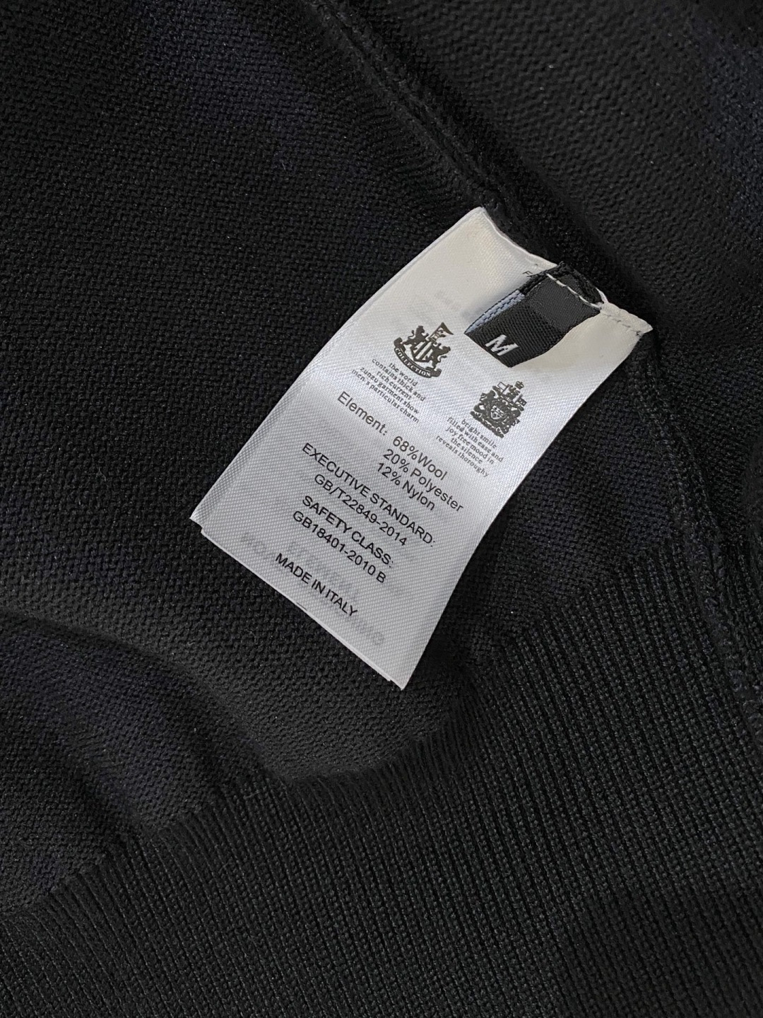 🌾 🌾 始祖鸟 2025新品羊毛衣外套 具有手感细腻柔软，可直接与肌肤接触，让暖心的纱线变化出细腻的质感