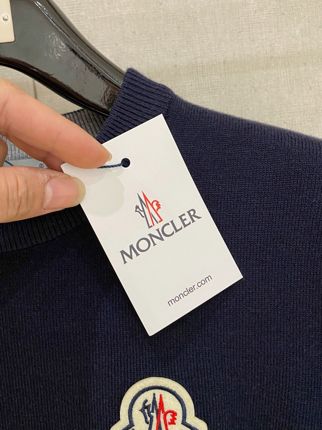 🌾 蒙口 2025秋冬 羊毛混纺套头针织毛衣很有亮点细节上凸显质感 整体设计上身时尚而赋予现代气息感合体