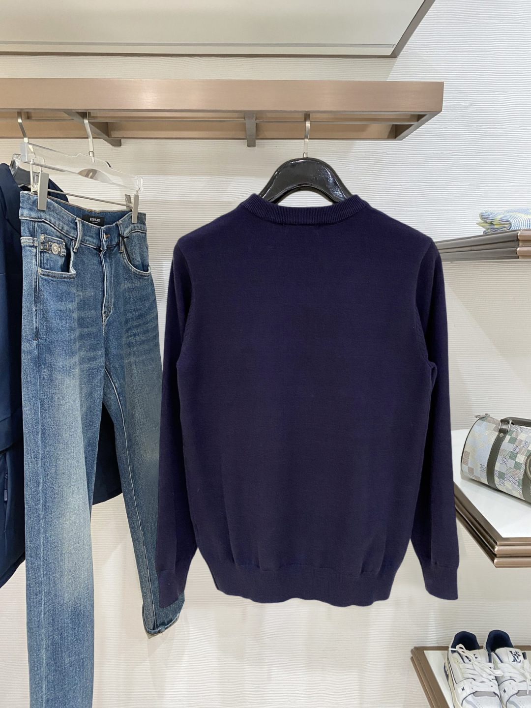 🌾 蒙口 2025秋冬 羊毛混纺套头针织毛衣很有亮点细节上凸显质感 整体设计上身时尚而赋予现代气息感合体