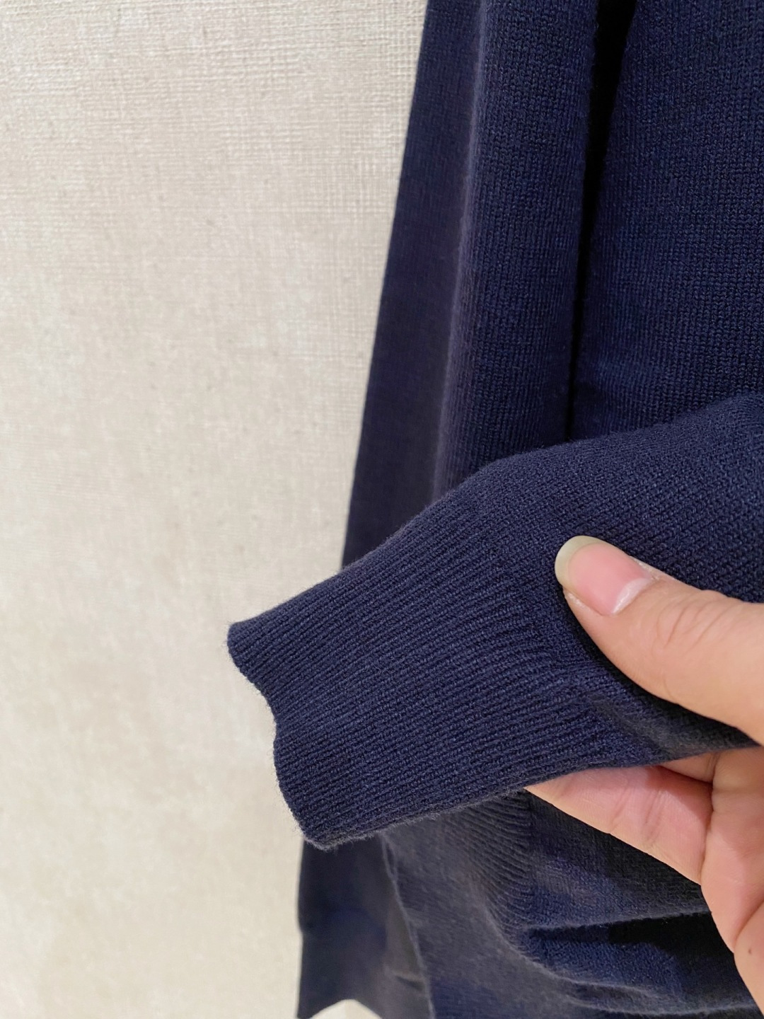 🌾 蒙口 2025秋冬 羊毛混纺套头针织毛衣很有亮点细节上凸显质感 整体设计上身时尚而赋予现代气息感合体