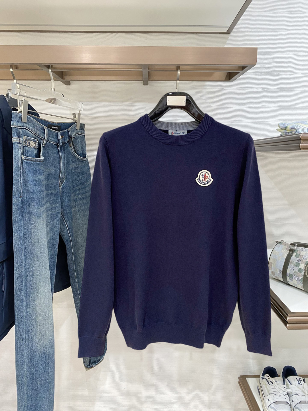 🌾 蒙口 2025秋冬 羊毛混纺套头针织毛衣很有亮点细节上凸显质感 整体设计上身时尚而赋予现代气息感合体