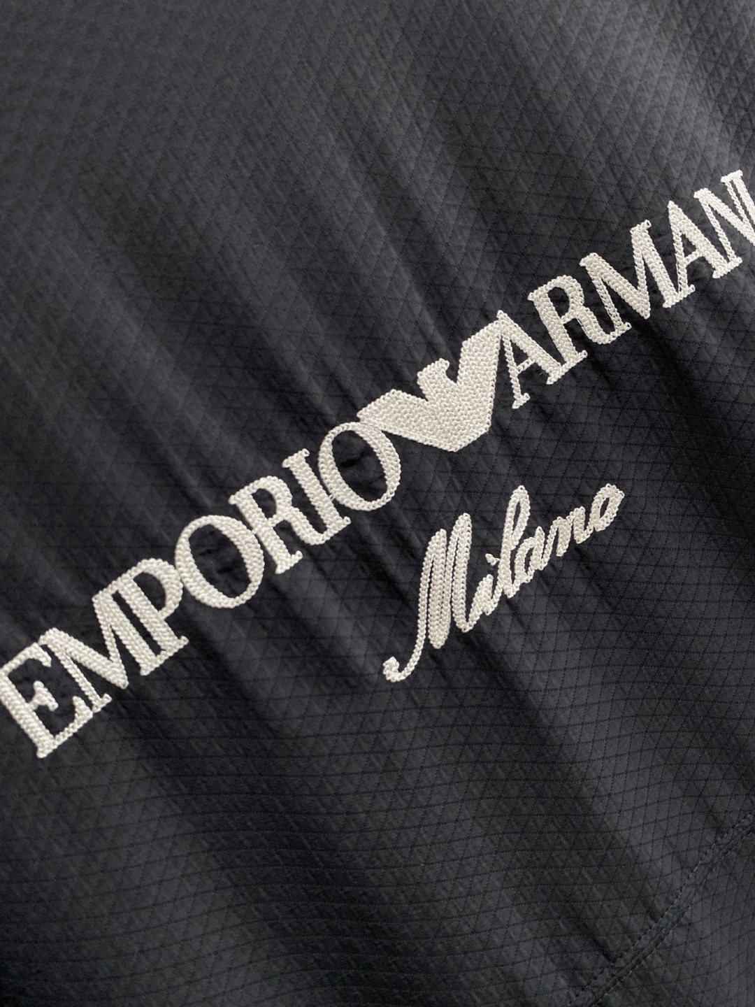 🌾 阿玛尼 2025 早秋新款爆款专柜新款休闲时尚夹克 超前卫设计风格 细腻舒适 穿着非常轻便不易起皱。