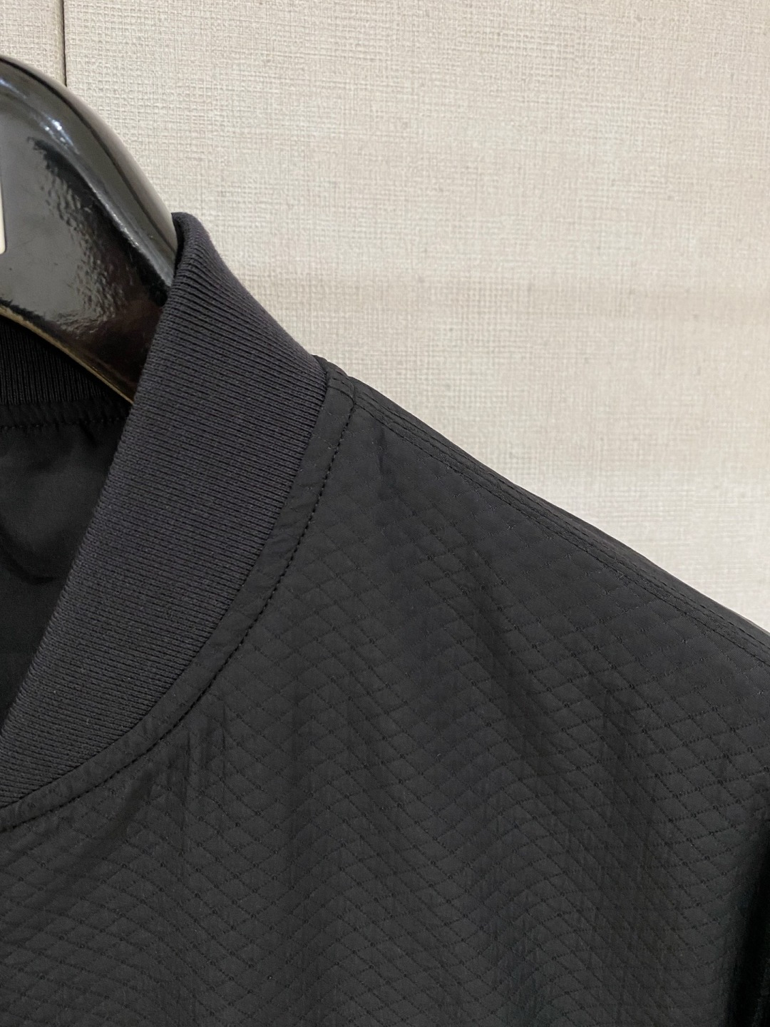 🌾 阿玛尼 2025 早秋新款爆款专柜新款休闲时尚夹克 超前卫设计风格 细腻舒适 穿着非常轻便不易起皱。