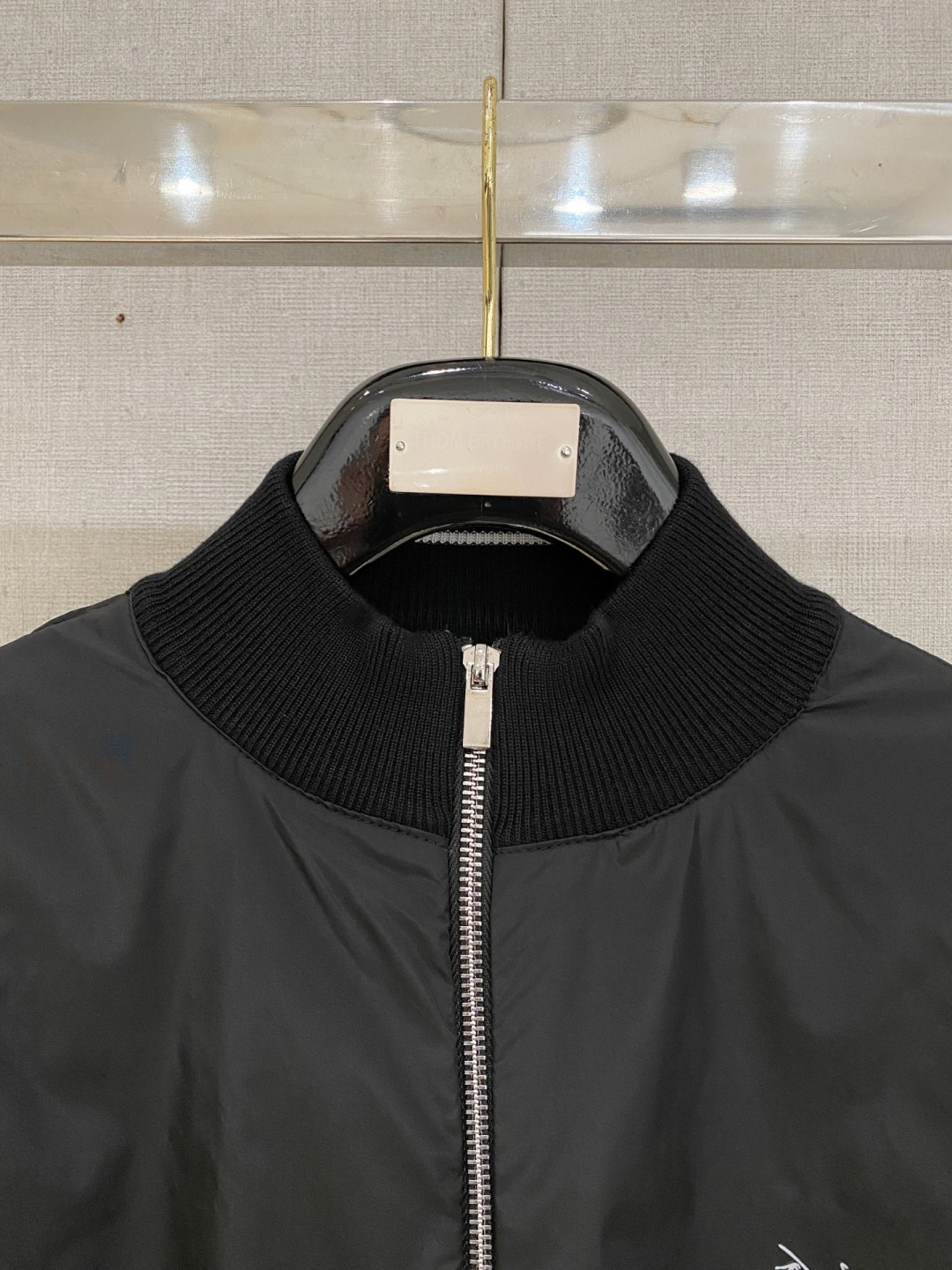 🌾 🌾 始祖鸟 2025新品羊毛衣外套 具有手感细腻柔软，可直接与肌肤接触，让暖心的纱线变化出细腻的质感