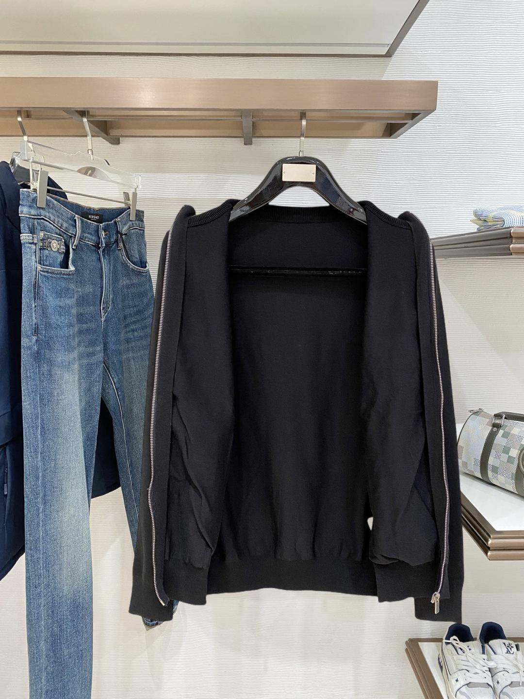 🌾 🌾 始祖鸟 2025新品羊毛衣外套 具有手感细腻柔软，可直接与肌肤接触，让暖心的纱线变化出细腻的质感