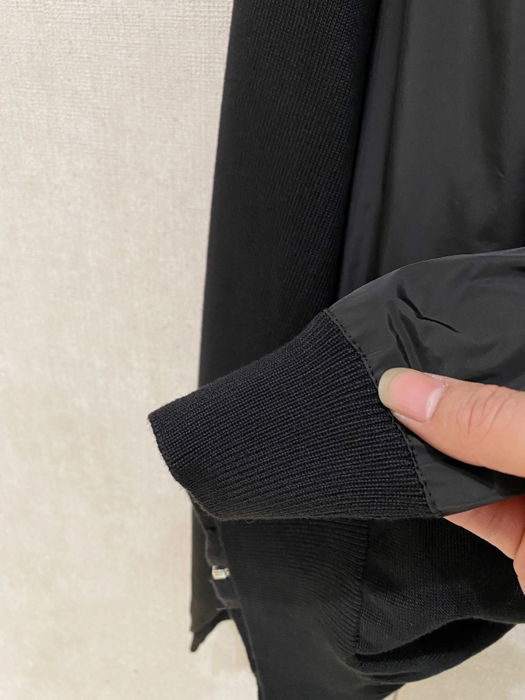 🌾 🌾 始祖鸟 2025新品羊毛衣外套 具有手感细腻柔软，可直接与肌肤接触，让暖心的纱线变化出细腻的质感