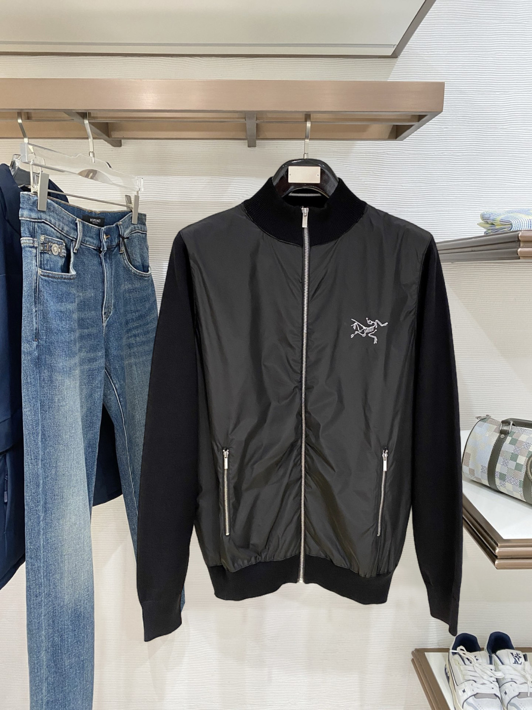 🌾 🌾 始祖鸟 2025新品羊毛衣外套 具有手感细腻柔软，可直接与肌肤接触，让暖心的纱线变化出细腻的质感