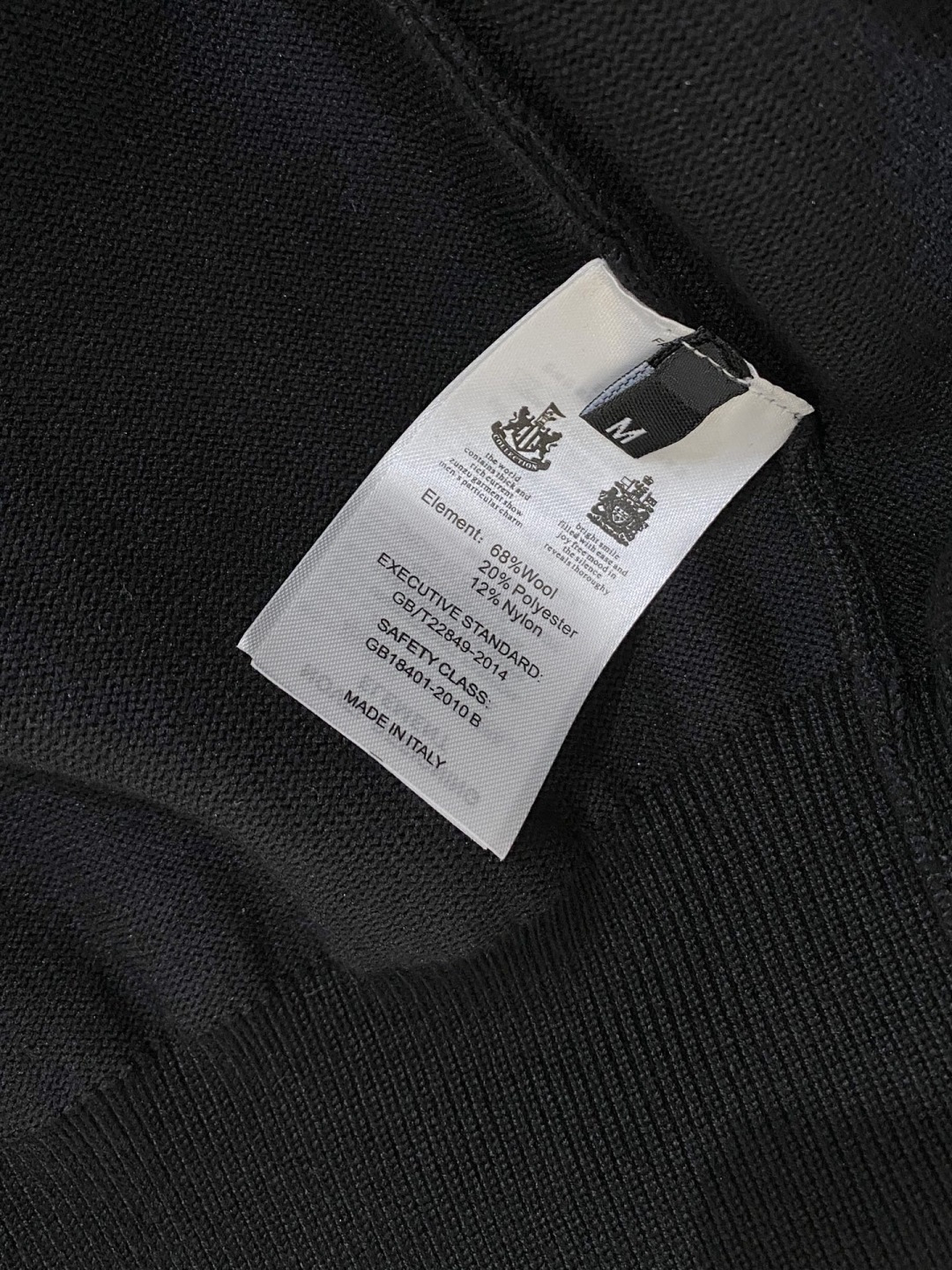 🌾 🌾 始祖鸟 2025新品羊毛衣外套 具有手感细腻柔软，可直接与肌肤接触，让暖心的纱线变化出细腻的质感