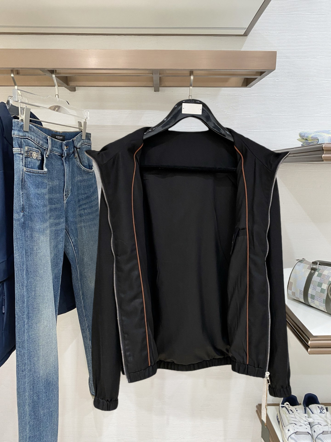 🌾 lP🆕 1925 早秋新款爆款专柜新款休闲时尚夹克 超前卫设计风格 细腻舒适 穿着非常轻便不易起皱。