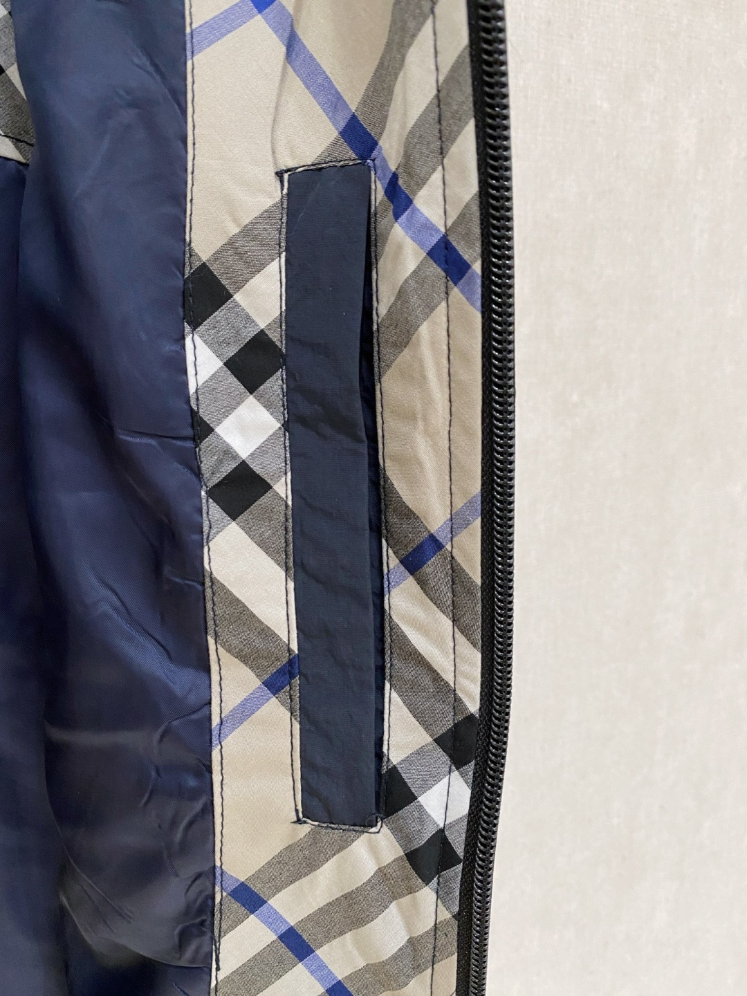 🌾 巴宝莉 马甲 2025FW秋冬新品 连帽夹克外套，该款夹克外层超柔聚酯纤维防风防水，功能与时尚型兼具