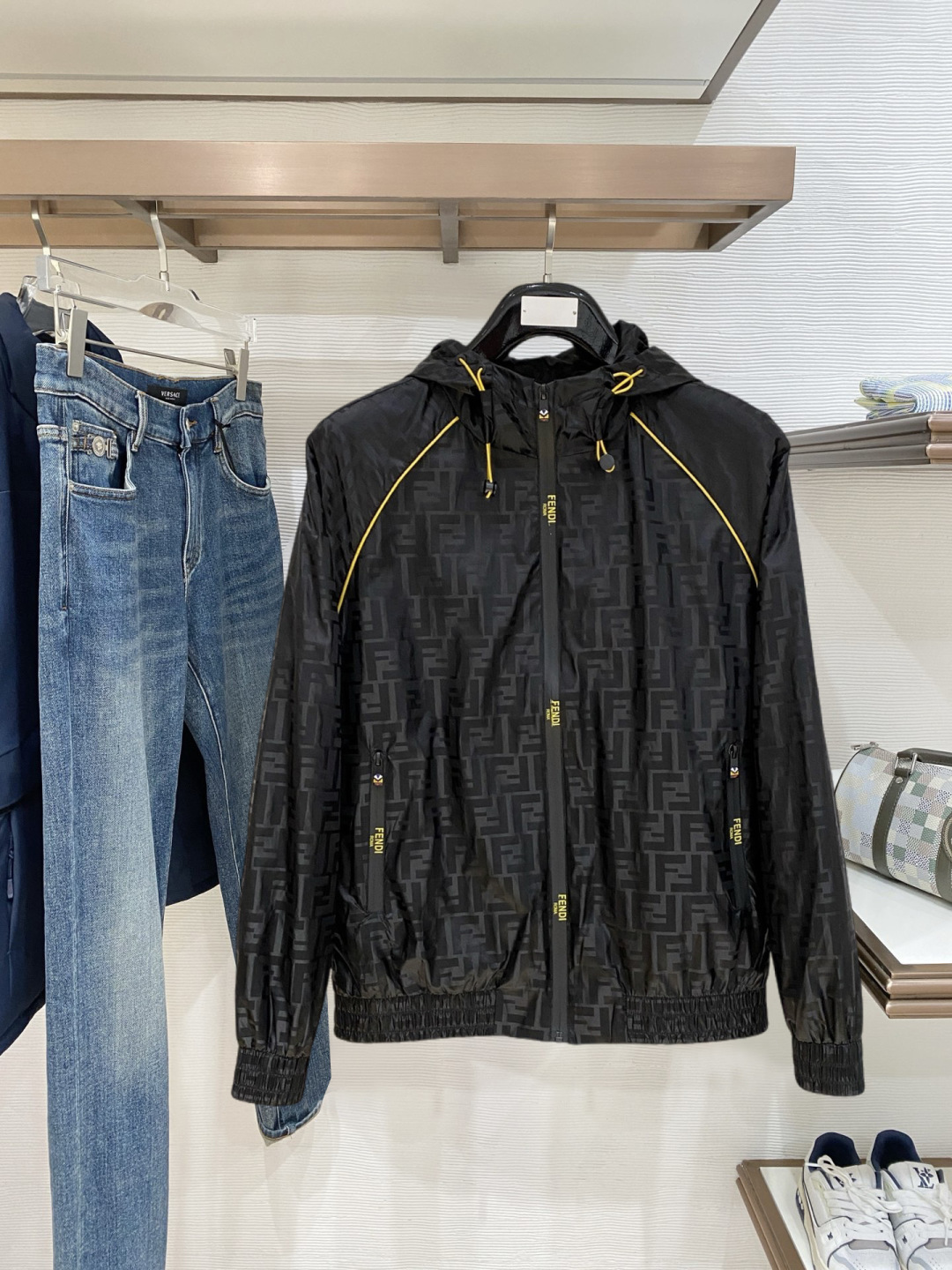 NO:728285,Support New Year's Eve Support New Year's Eve Fendi's high-quality new autumn and winter jackets, the new products on the show are in perfect condition, the memory fabric is comfortable and warm, the color is full and attractive, the design is very outstanding, it can easily enhance the sense of fashion, the workmanship is extremely sophisticated and rigorous, and the wiring is neat and meticulous!  A masterpiece from a famous designer!  The upper body does not look bloated and is super handsome!  Size M~3XL (48-56),,fendi,jackets & coats,jackets & coats,19860909支持年后 支持年后芬迪 高品质秋冬新款夹克外套,秀场新品品相非常完美,记忆面料舒适保暖,色泽饱满诱人,非常出彩的设计,轻松将时髦感进阶,做工极为考究严谨,走线工整细致！大牌设计师巨作！上身不显臃肿、超级帅气！ 码数M~3XL（48-56）,,fendi,jackets & coats,jackets & coats,,Men's clothing