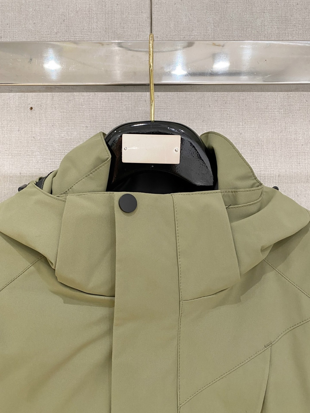 迪桑特官网款2025 秋冬新款羽绒服。这款号称羽绒服届最高端的，全部90绒的三标齐全带着经典的Logo组