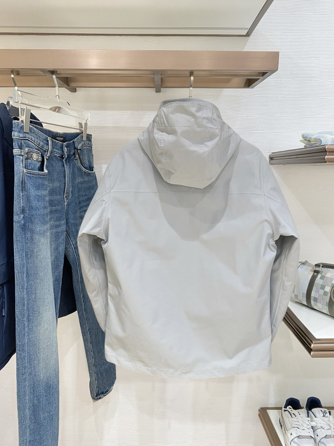 迪桑特官网款2025 秋冬新款羽绒服。这款号称羽绒服届最高端的，全部90绒的三标齐全带着经典的Logo组