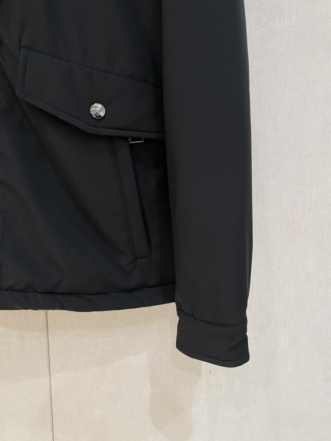 Loro Piana 高品质秋冬新款加厚外套，秀场新品‼品相非常完美，记忆面料舒适保暖，色泽饱满诱人，非