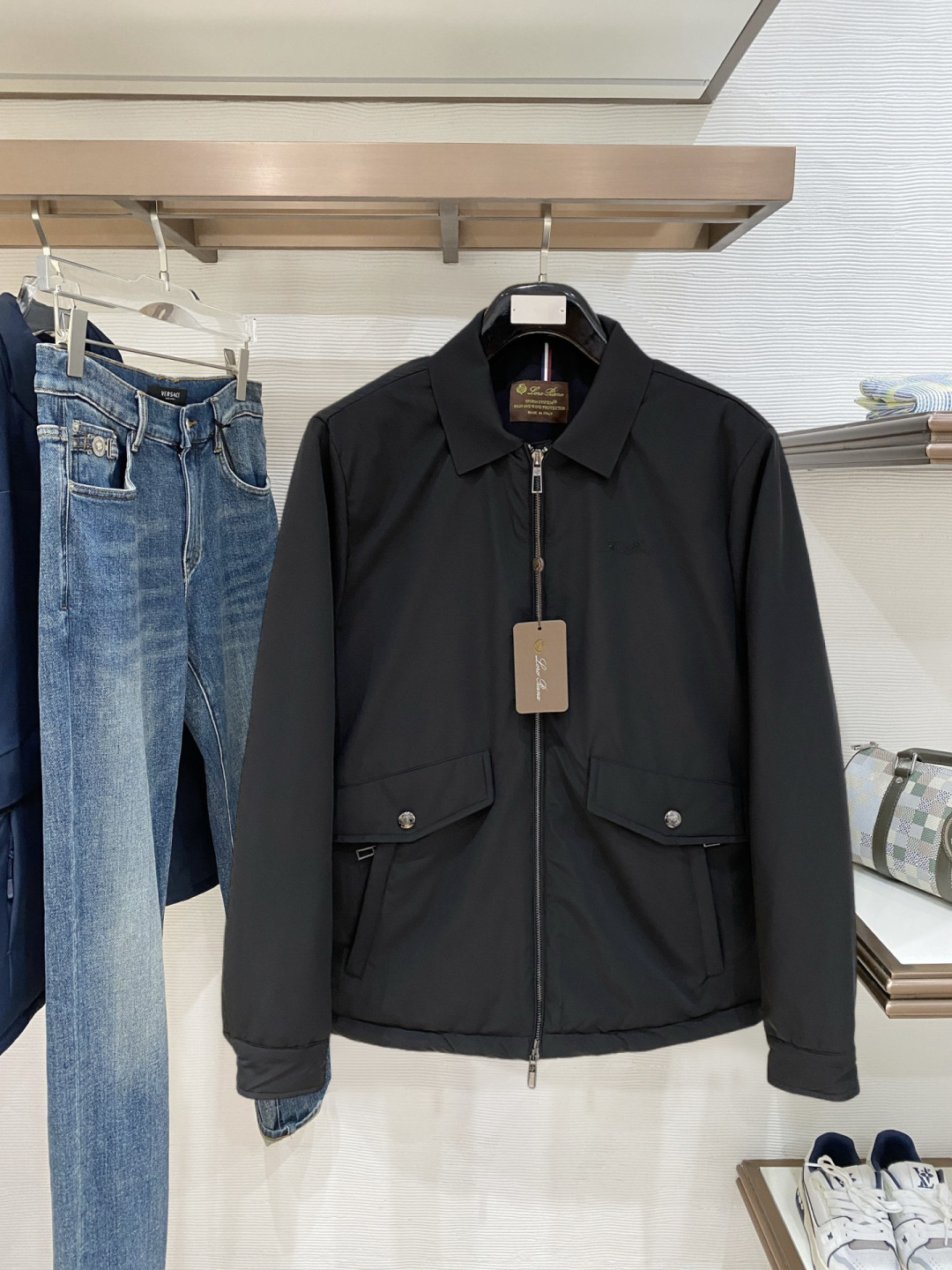 Loro Piana 高品质秋冬新款加厚外套，秀场新品‼品相非常完美，记忆面料舒适保暖，色泽饱满诱人，非