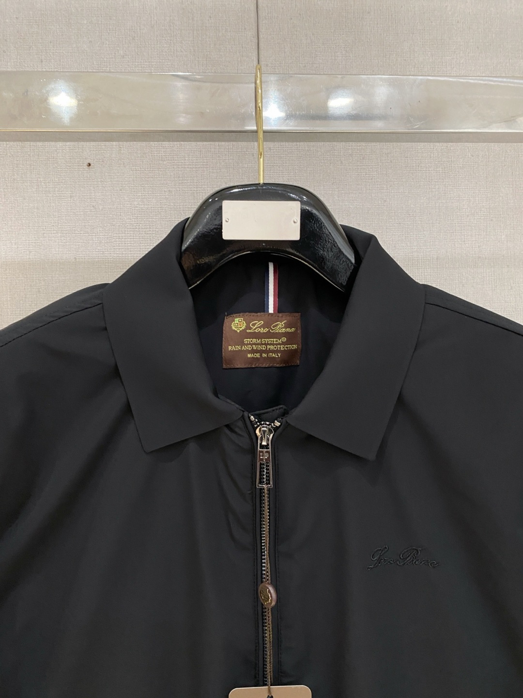Loro Piana 高品质秋冬新款加厚外套，秀场新品‼品相非常完美，记忆面料舒适保暖，色泽饱满诱人，非