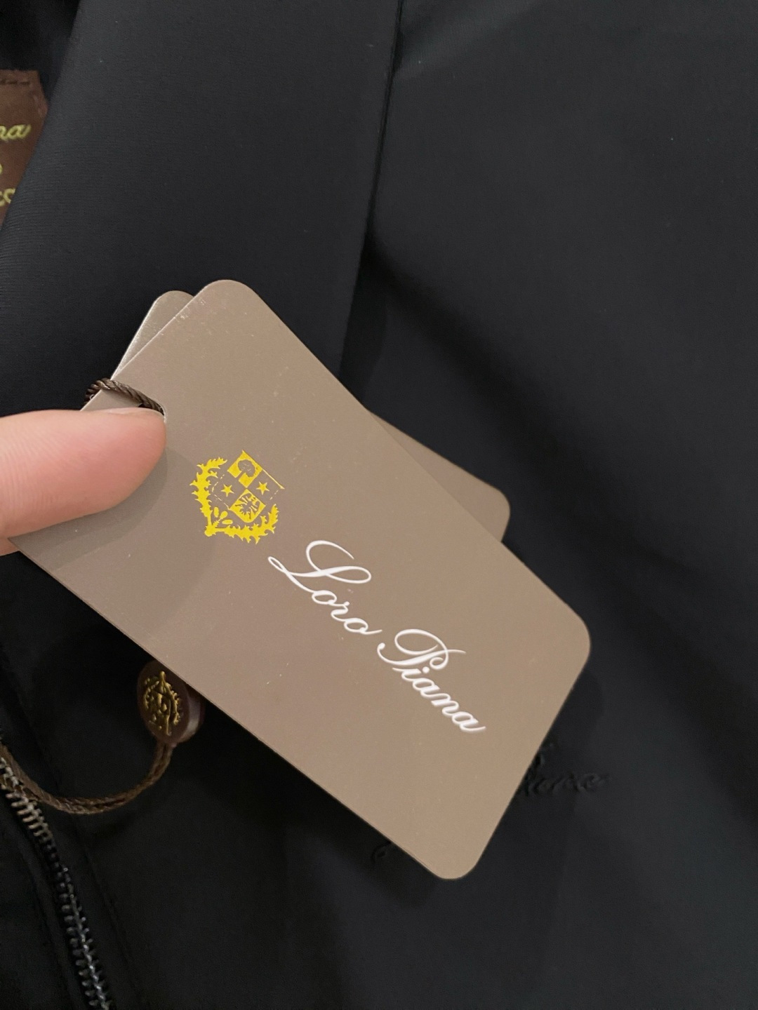 Loro Piana 高品质秋冬新款加厚外套，秀场新品‼品相非常完美，记忆面料舒适保暖，色泽饱满诱人，非