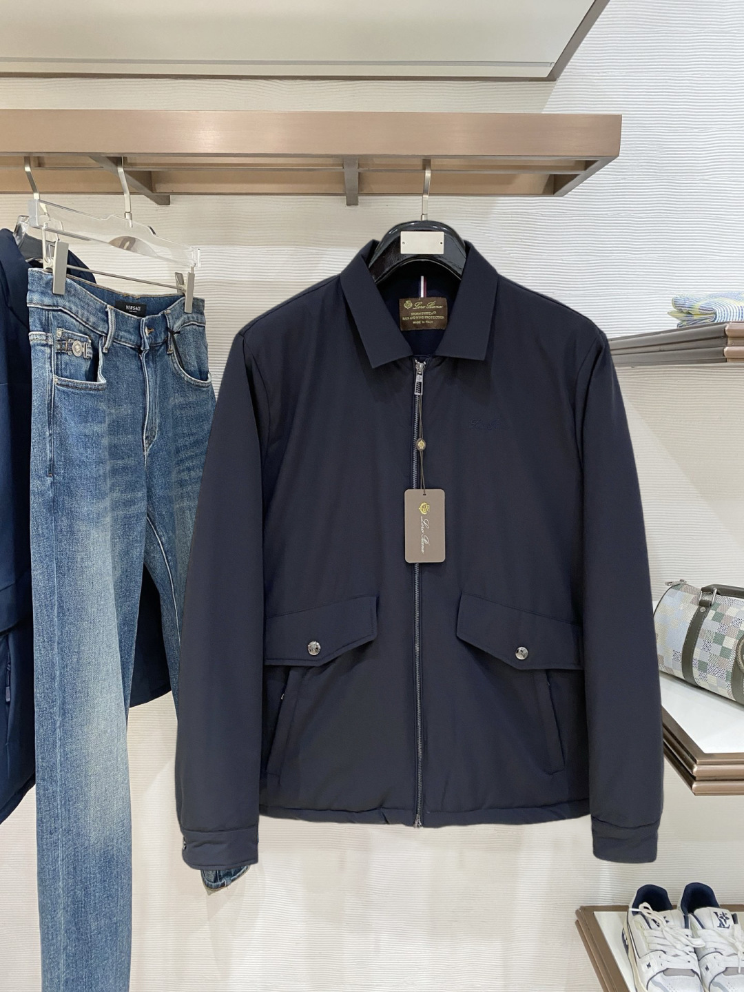 Loro Piana 高品质秋冬新款加厚外套，秀场新品‼品相非常完美，记忆面料舒适保暖，色泽饱满诱人，非