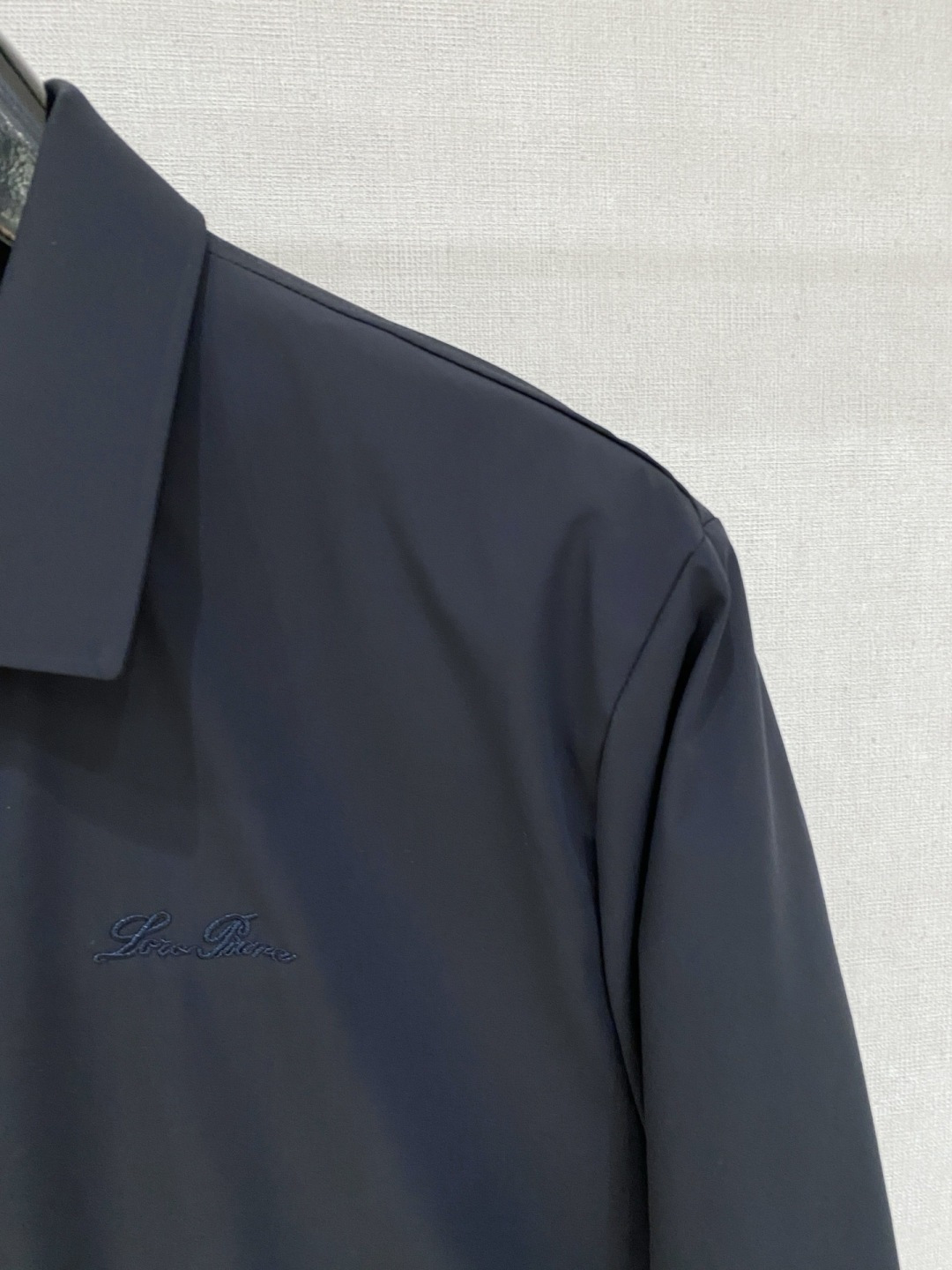 Loro Piana 高品质秋冬新款加厚外套，秀场新品‼品相非常完美，记忆面料舒适保暖，色泽饱满诱人，非