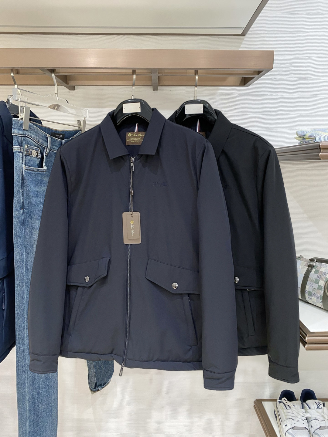 Loro Piana 高品质秋冬新款加厚外套，秀场新品‼品相非常完美，记忆面料舒适保暖，色泽饱满诱人，非