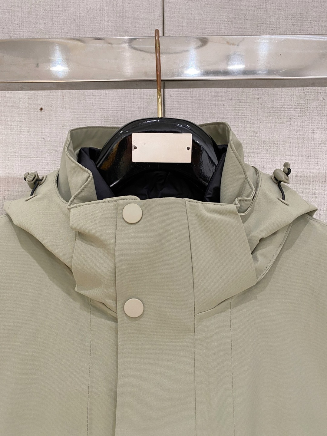 始祖鸟官网款2025 秋冬新款羽绒服。这款号称羽绒服届最高端的，全部90绒的三标齐全带着经典的Logo组