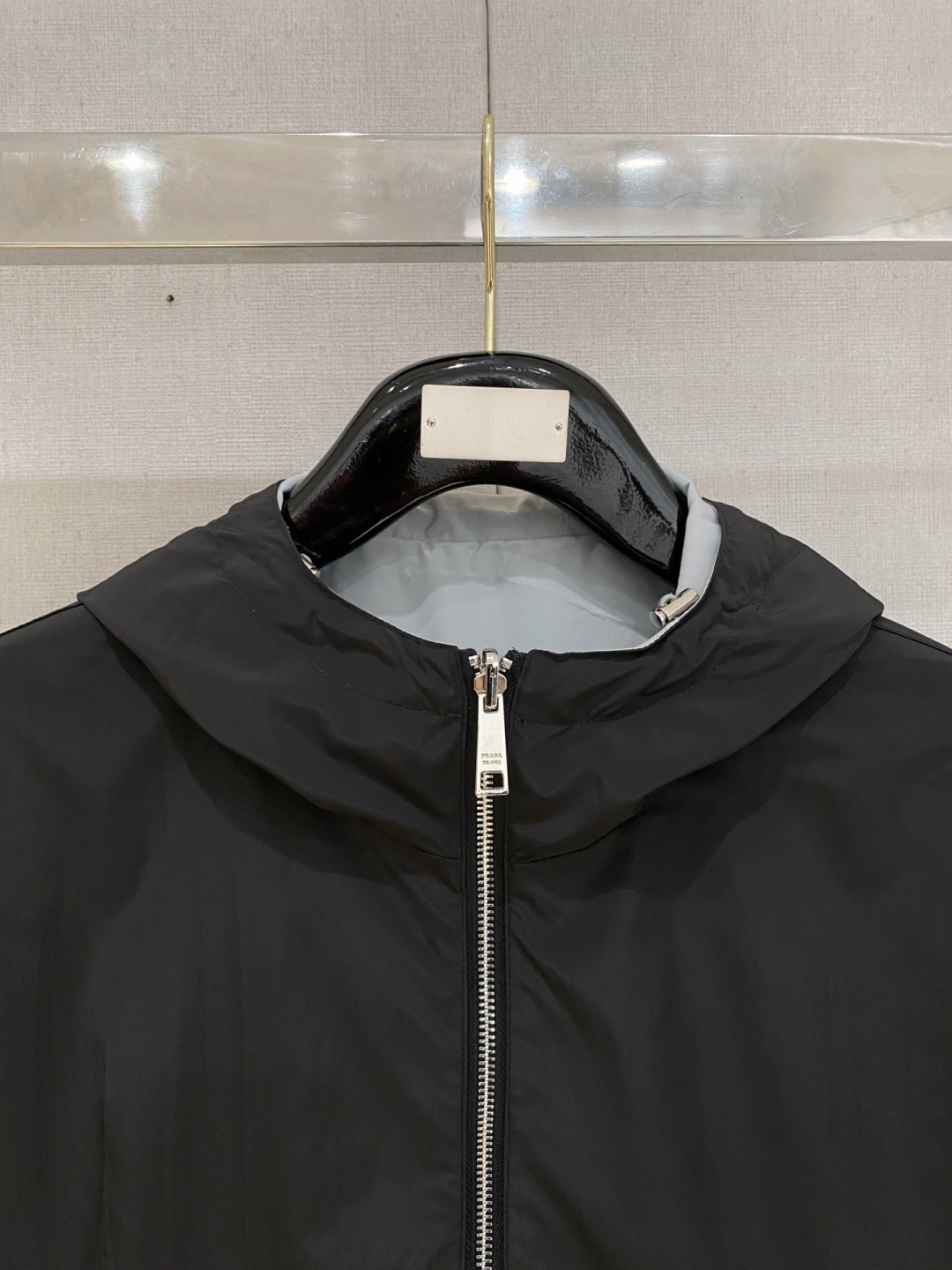 普拉达 双面 夹克2025秋冬新款爆款专柜新款休闲时尚夹克 超前卫设计风格 细腻舒适 穿着非常轻便不易起
