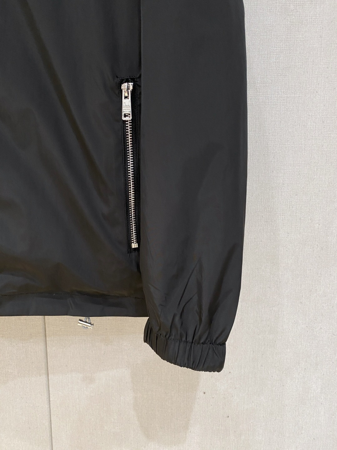 普拉达 双面 夹克2025秋冬新款爆款专柜新款休闲时尚夹克 超前卫设计风格 细腻舒适 穿着非常轻便不易起