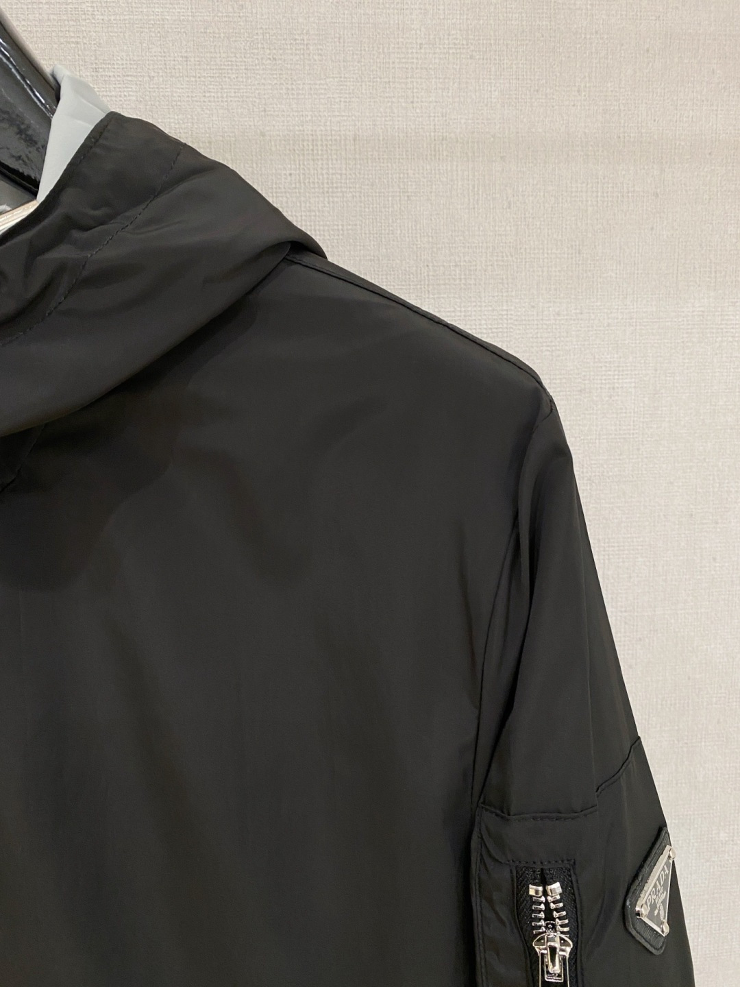 普拉达 双面 夹克2025秋冬新款爆款专柜新款休闲时尚夹克 超前卫设计风格 细腻舒适 穿着非常轻便不易起