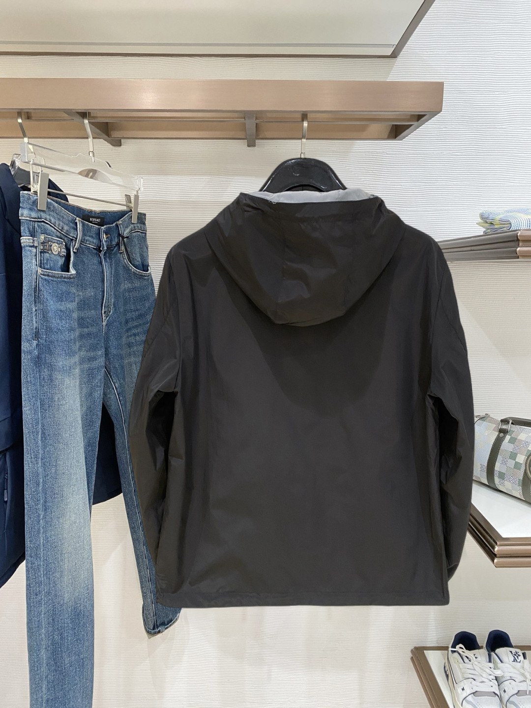 普拉达 双面 夹克2025秋冬新款爆款专柜新款休闲时尚夹克 超前卫设计风格 细腻舒适 穿着非常轻便不易起