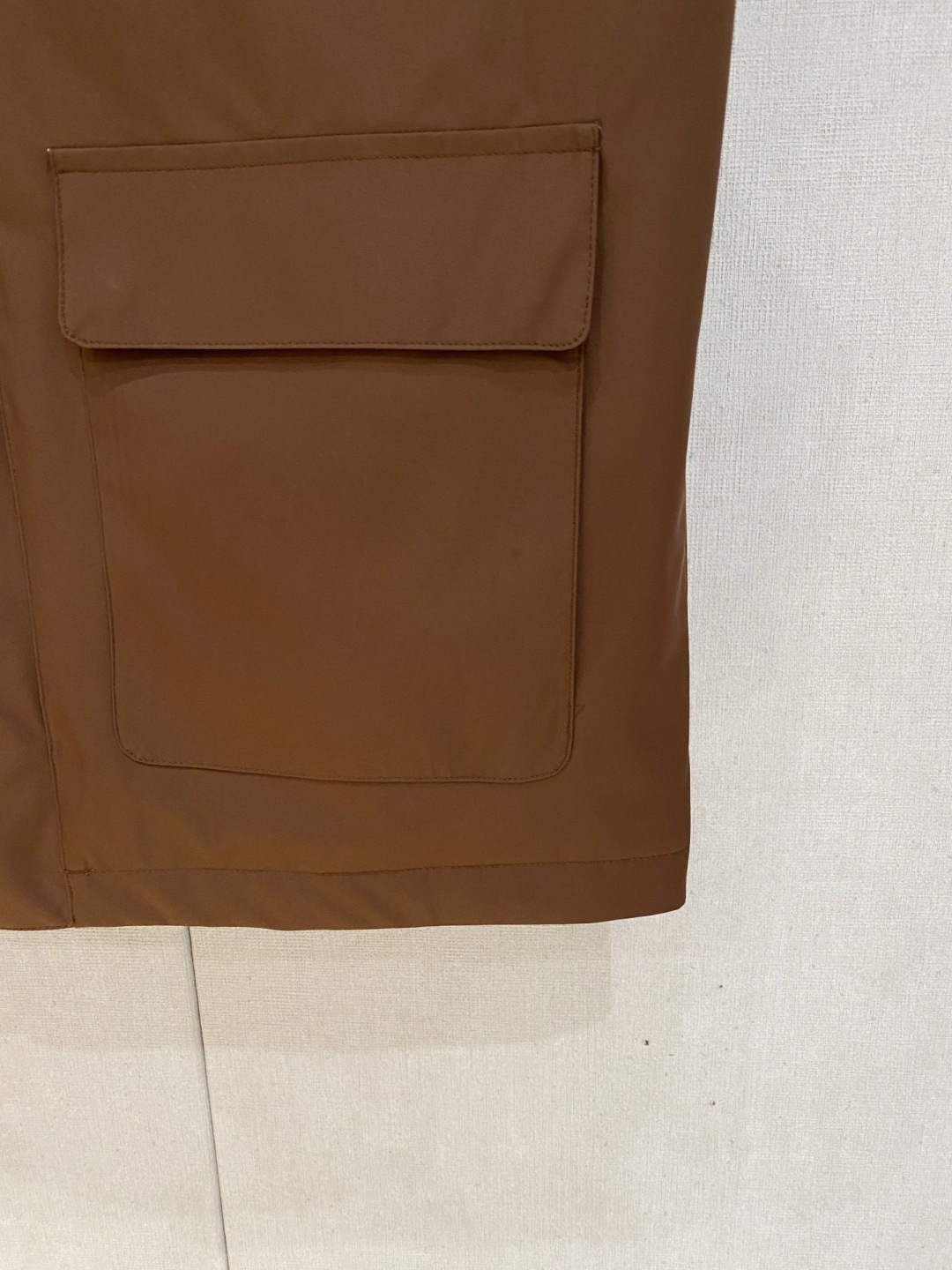 Loro Piana 马甲 2025FW秋冬新品 该款马甲外层超柔聚酯纤维防风防水，功能与时尚型兼具。1