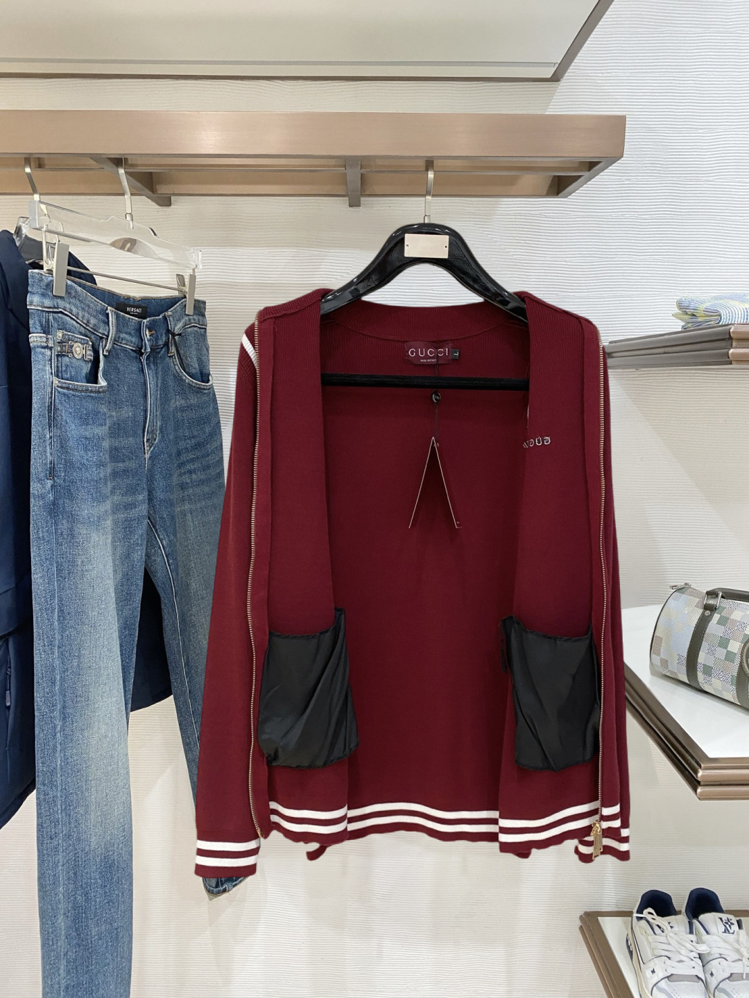 古驰 2025新品羊毛衣外套 具有手感细腻柔软，可直接与肌肤接触，让暖心的纱线变化出细腻的质感，顶级工艺