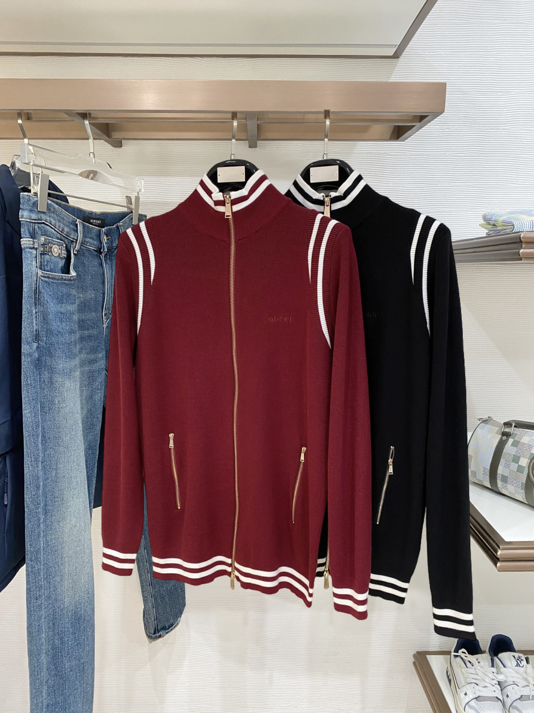 古驰 2025新品羊毛衣外套 具有手感细腻柔软，可直接与肌肤接触，让暖心的纱线变化出细腻的质感，顶级工艺