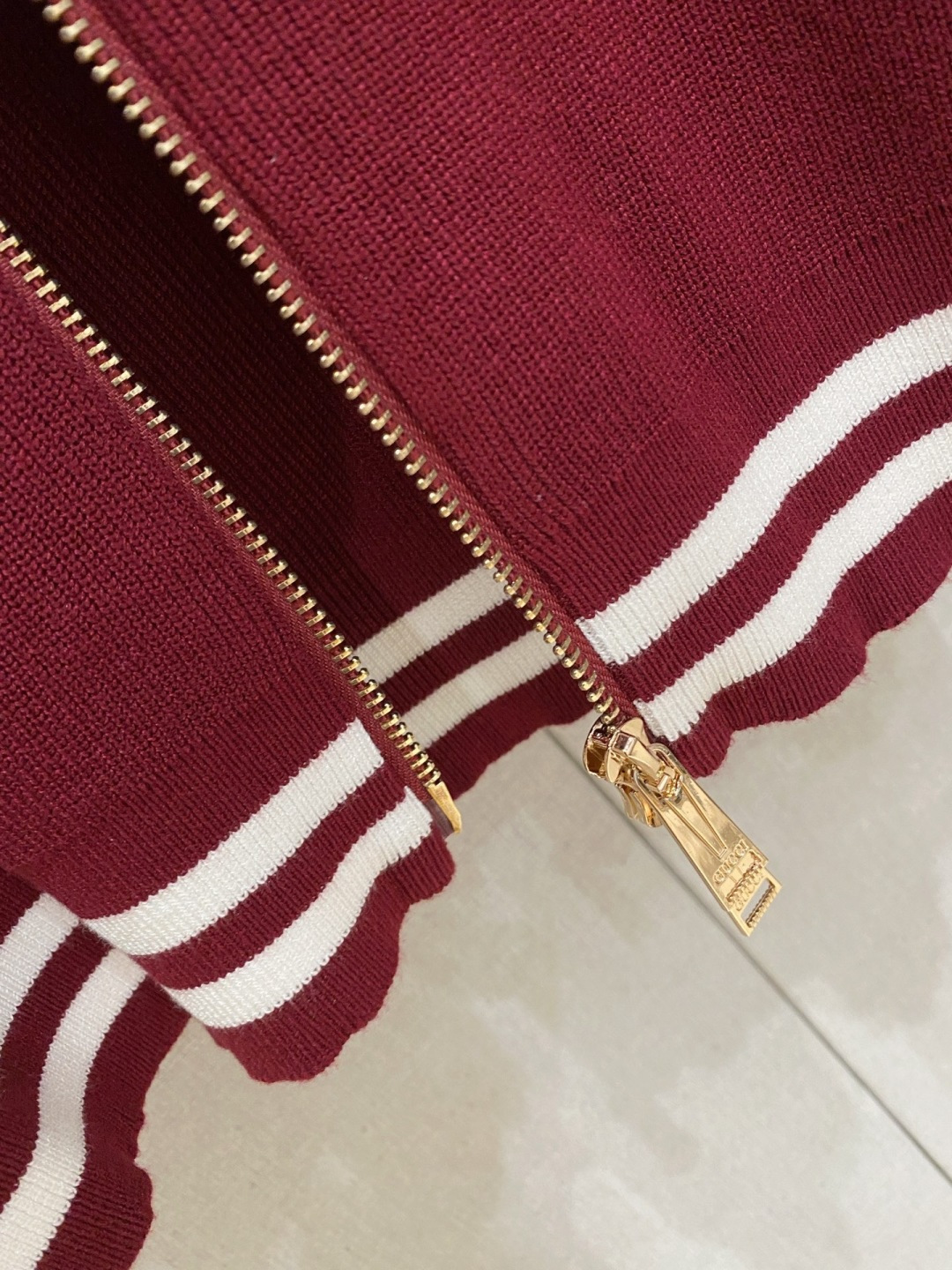 古驰 2025新品羊毛衣外套 具有手感细腻柔软，可直接与肌肤接触，让暖心的纱线变化出细腻的质感，顶级工艺