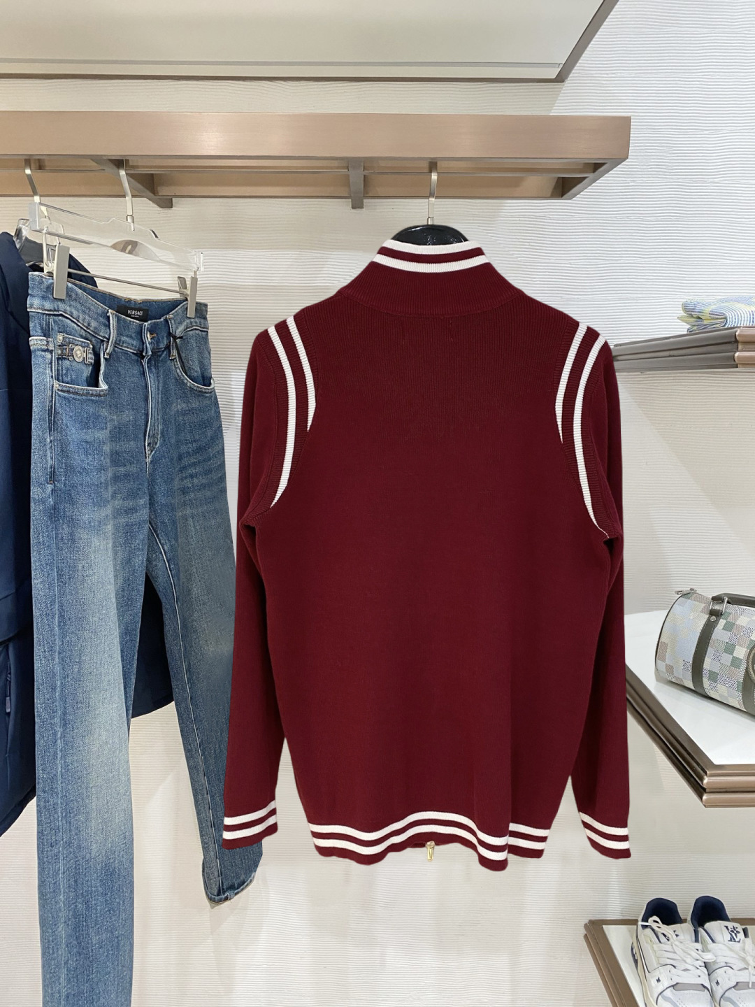 古驰 2025新品羊毛衣外套 具有手感细腻柔软，可直接与肌肤接触，让暖心的纱线变化出细腻的质感，顶级工艺