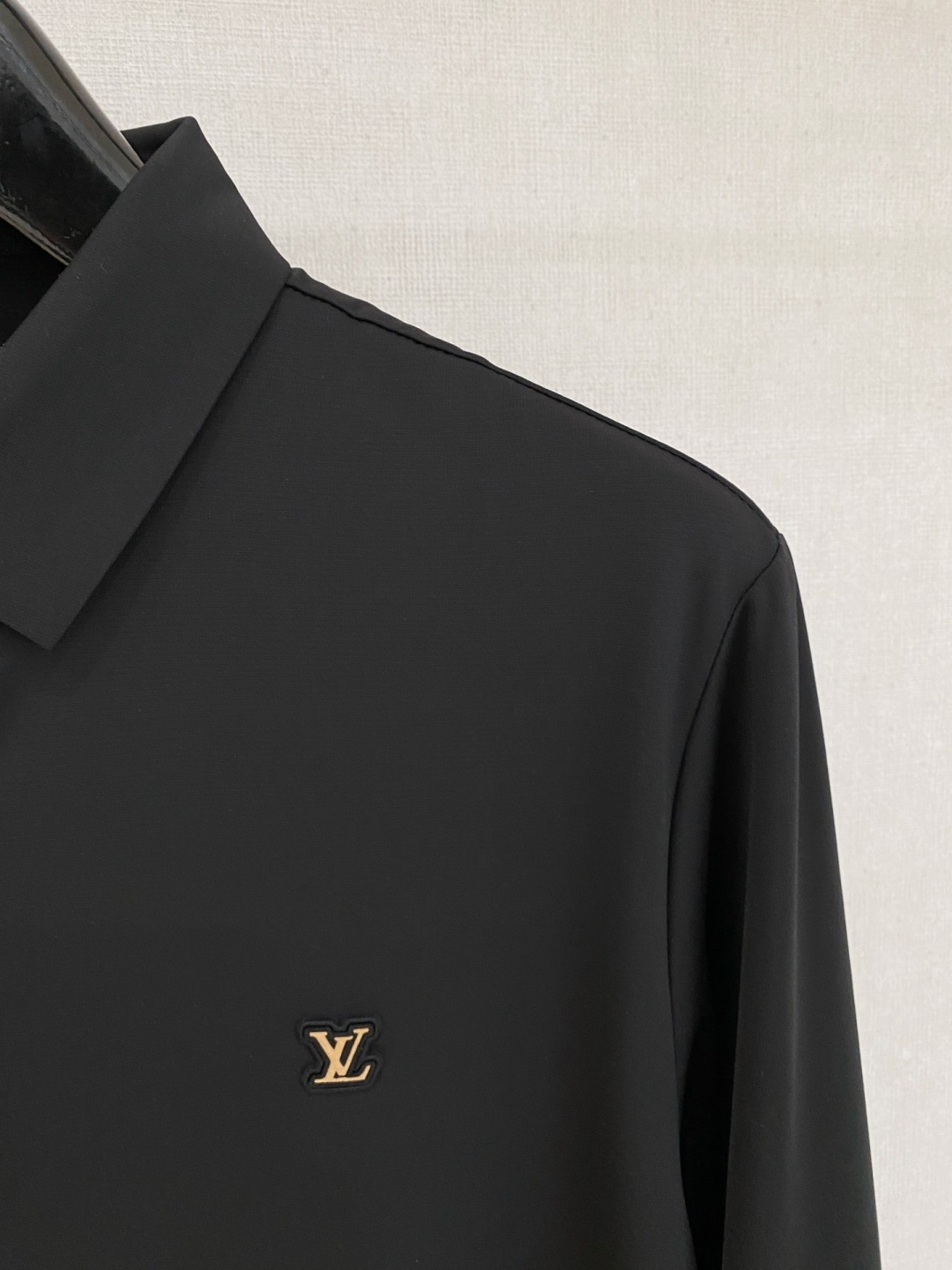 路易威登 Lv 秋季新款Polo翻领长袖 系列。定制顶级冰爽锦氨无痕衬衫🔥！重工艺1:1设计，时尚大牌元