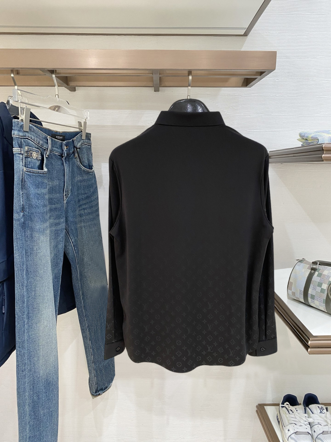 路易威登 Lv 秋季新款Polo翻领长袖 系列。定制顶级冰爽锦氨无痕衬衫🔥！重工艺1:1设计，时尚大牌元