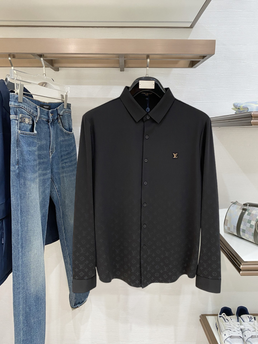 路易威登 Lv 秋季新款Polo翻领长袖 系列。定制顶级冰爽锦氨无痕衬衫🔥！重工艺1:1设计，时尚大牌元