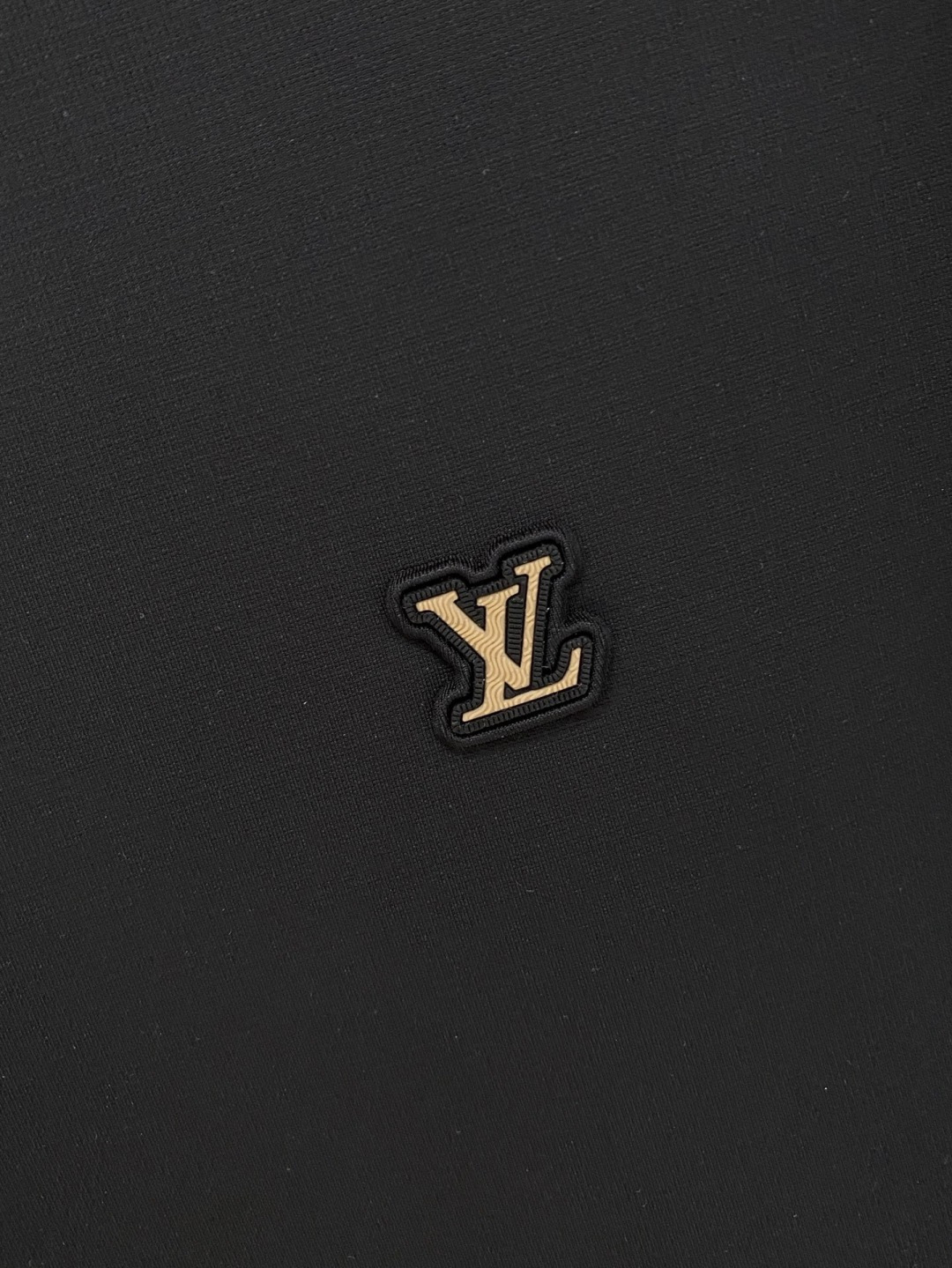 路易威登 Lv 秋季新款Polo翻领长袖 系列。定制顶级冰爽锦氨无痕衬衫🔥！重工艺1:1设计，时尚大牌元