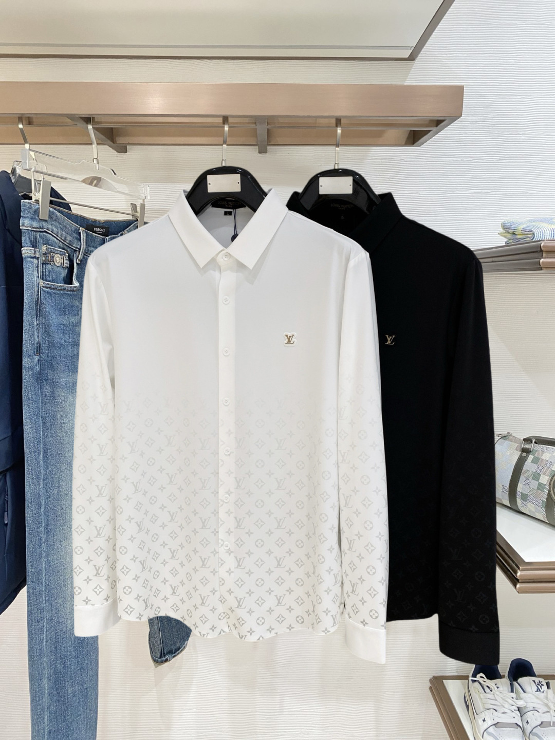 路易威登 Lv 秋季新款Polo翻领长袖 系列。定制顶级冰爽锦氨无痕衬衫🔥！重工艺1:1设计，时尚大牌元