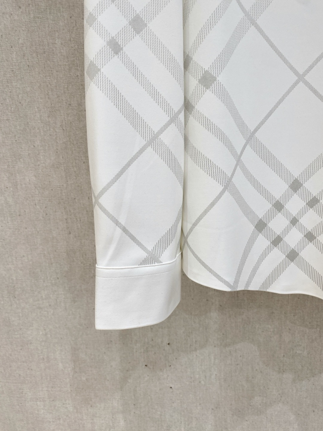 巴宝莉 秋季新款Polo翻领长袖 系列。定制顶级冰爽锦氨无痕衬衫🔥！重工艺1:1设计，时尚大牌元素log