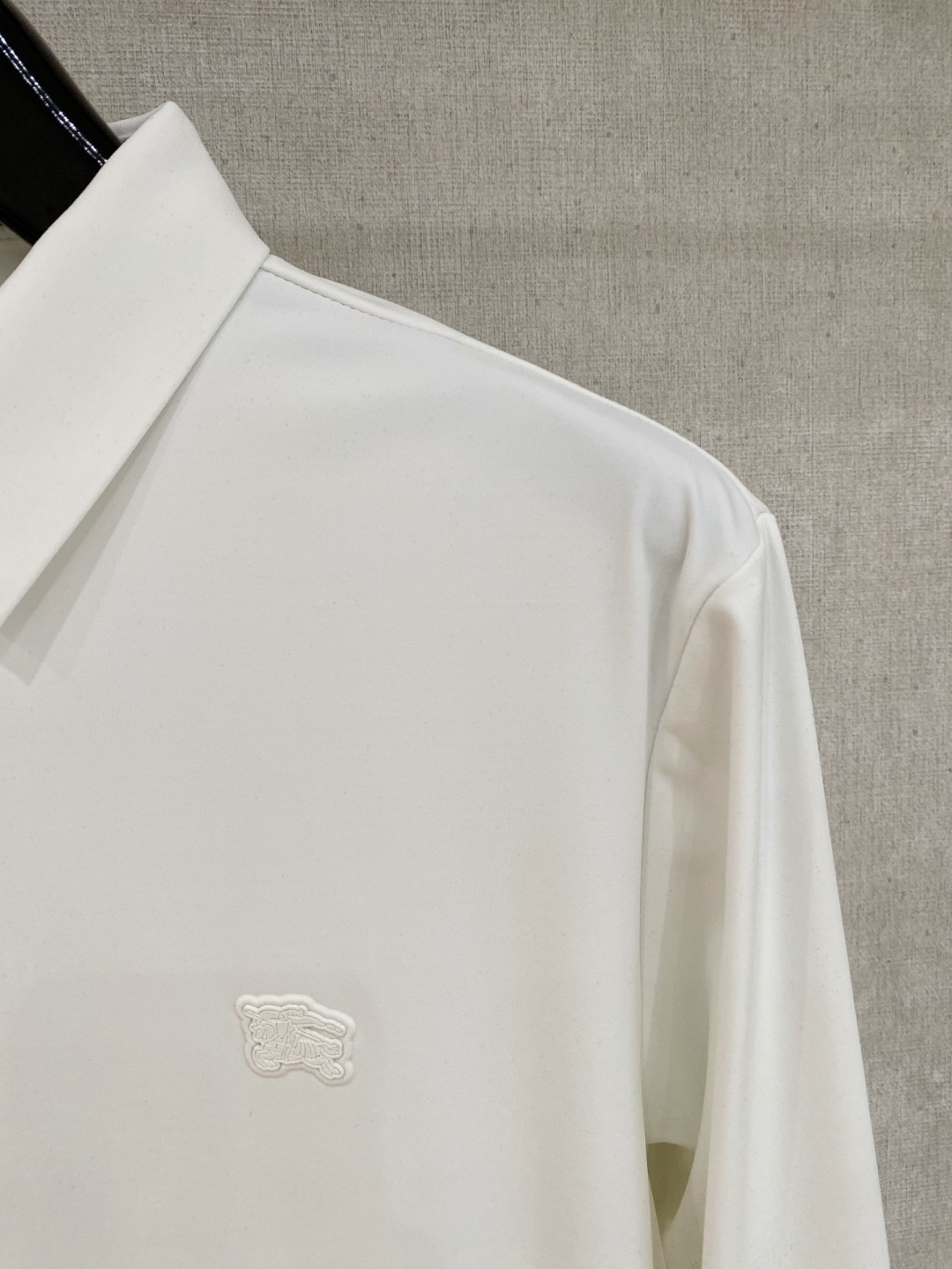 巴宝莉 秋季新款Polo翻领长袖 系列。定制顶级冰爽锦氨无痕衬衫🔥！重工艺1:1设计，时尚大牌元素log