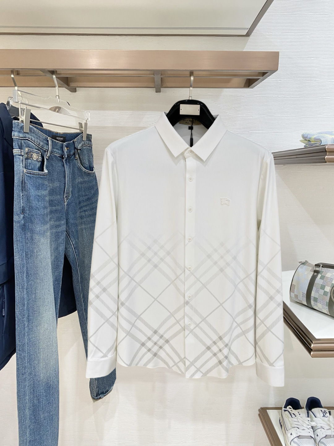 巴宝莉 秋季新款Polo翻领长袖 系列。定制顶级冰爽锦氨无痕衬衫🔥！重工艺1:1设计，时尚大牌元素log