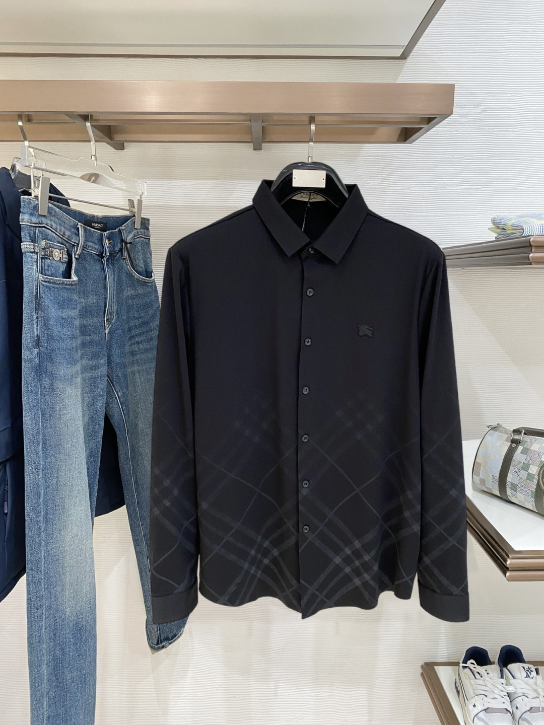 巴宝莉秋季新款Polo翻领长袖 系列。定制顶级冰爽锦氨无痕衬衫🔥！重工艺1:1设计，时尚大牌元素logo